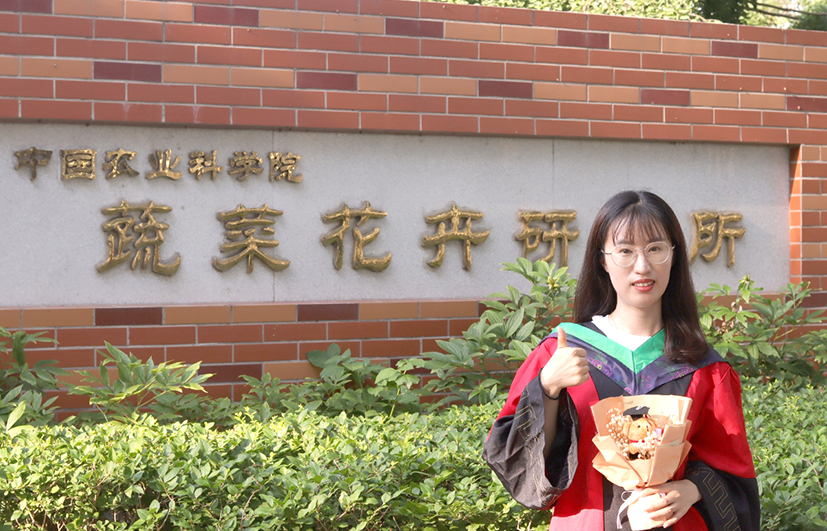 杨静.jpg