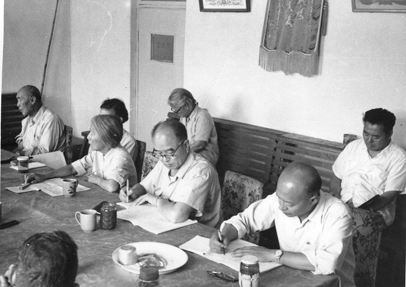 2简陋的办公场所.jpg